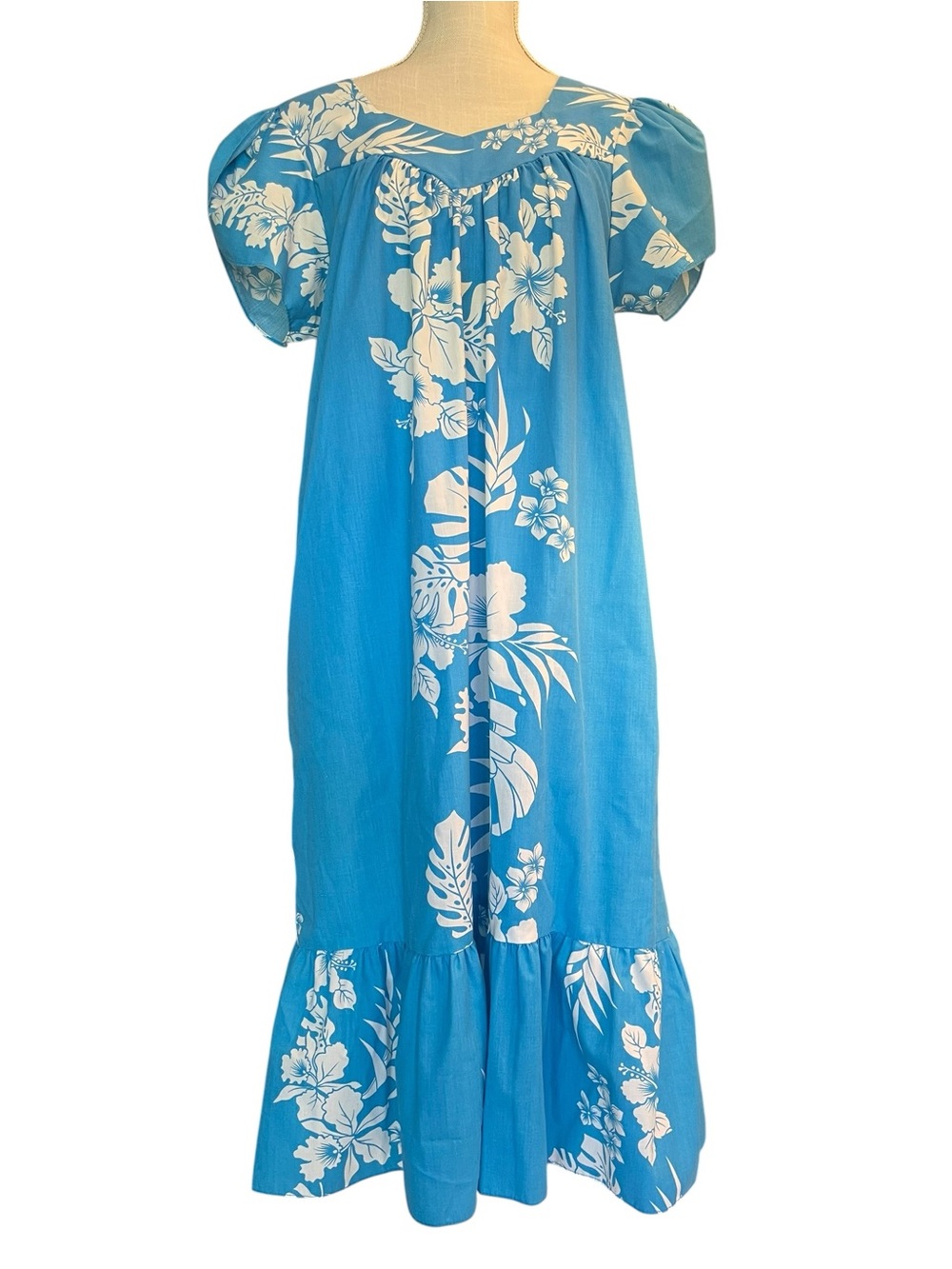 Vintage Women’s Muumuu Size Medium Blue & White Floral Print Made in Hawai’i